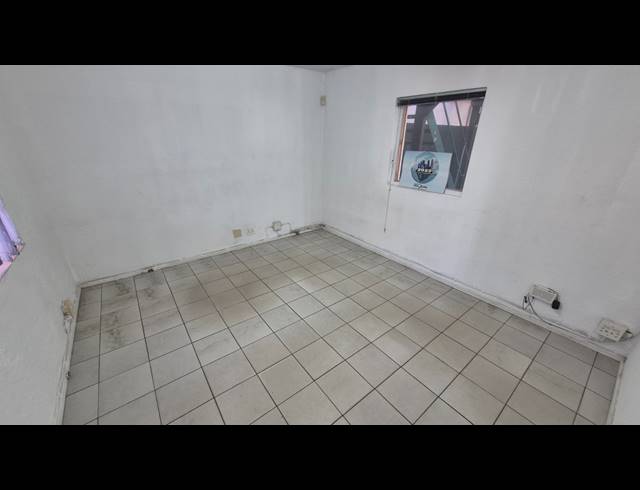 200M² FACTORY FOR SALE IN MOREHILL